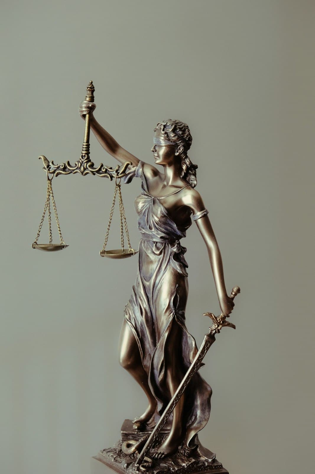 Adalet heykeli — Themis